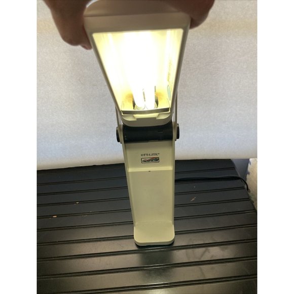 Ott-Lite Truecolor Full Spectrum Foldable Desk Lamp OTL-13TCG Arts Crafts Sewing - Picture 3 of 5